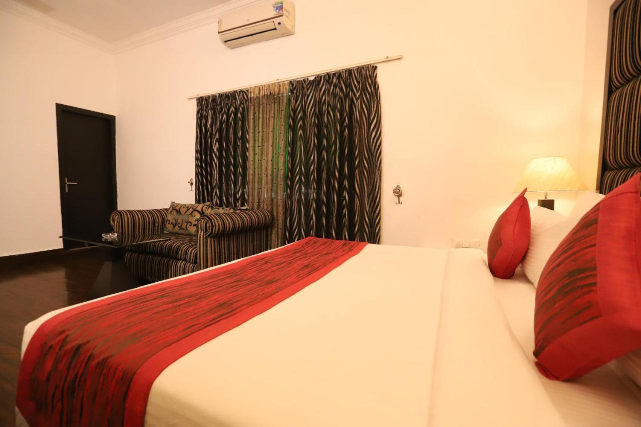 Hotel Capitol Hills - Greater Kailash Delhi New Delhi Exterior photo