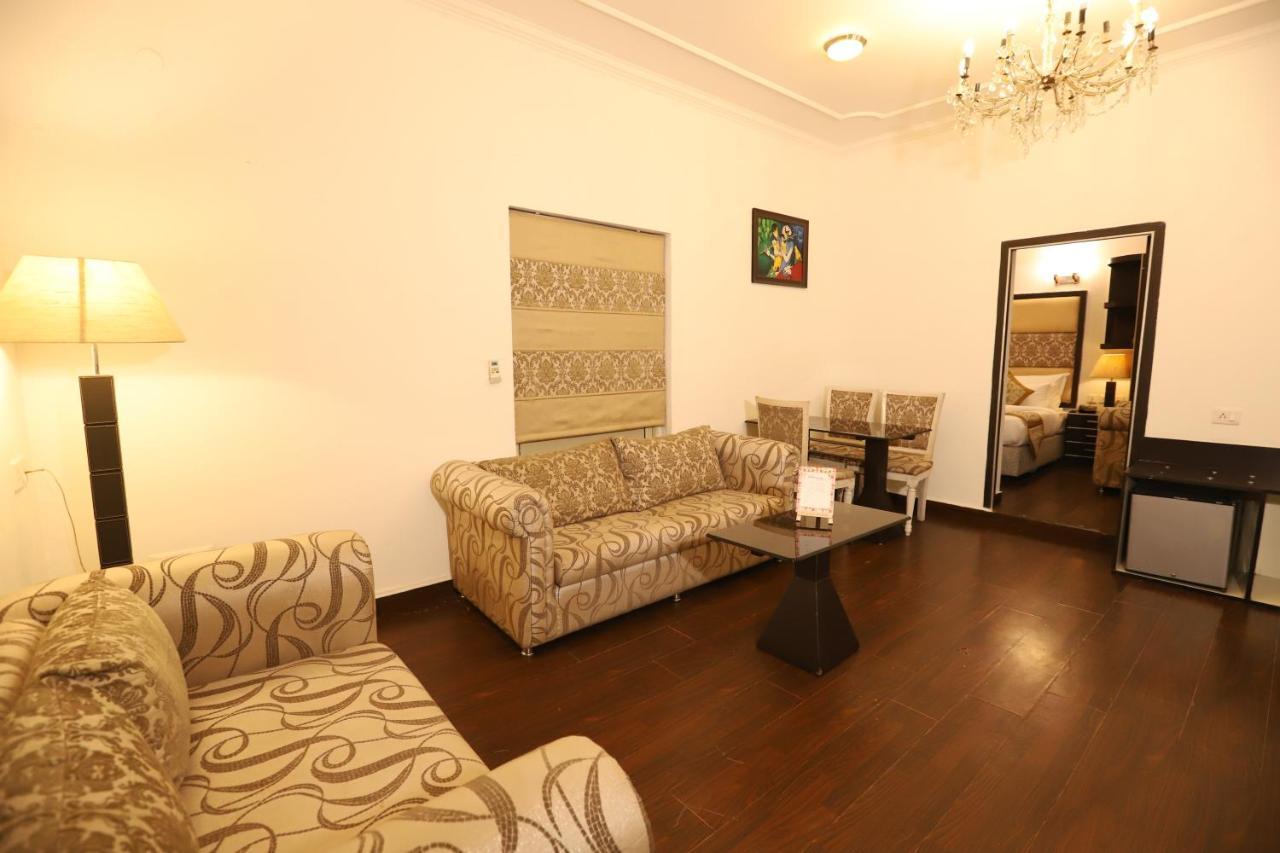 Hotel Capitol Hills - Greater Kailash Delhi New Delhi Exterior photo