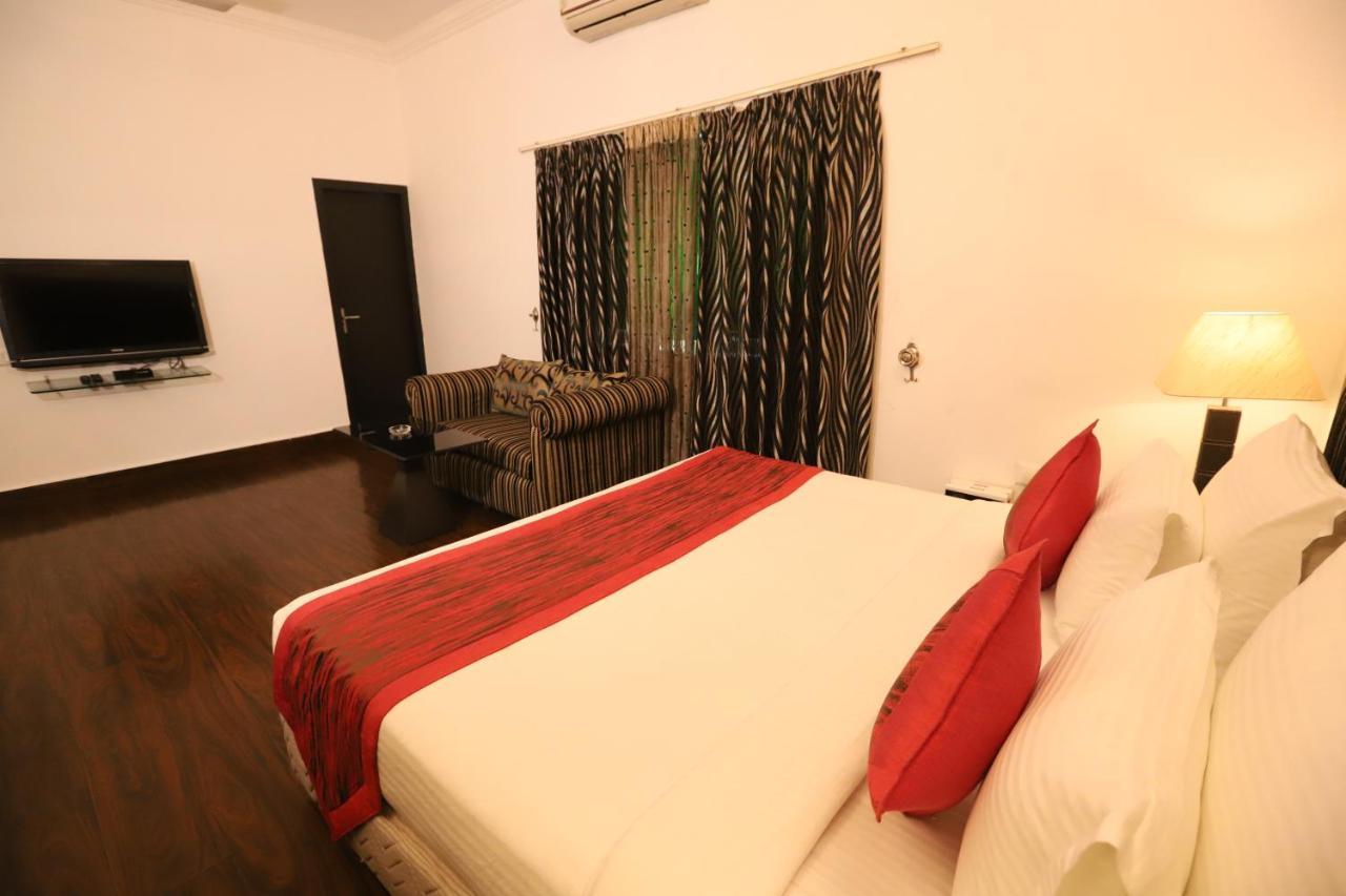 Hotel Capitol Hills - Greater Kailash Delhi New Delhi Exterior photo
