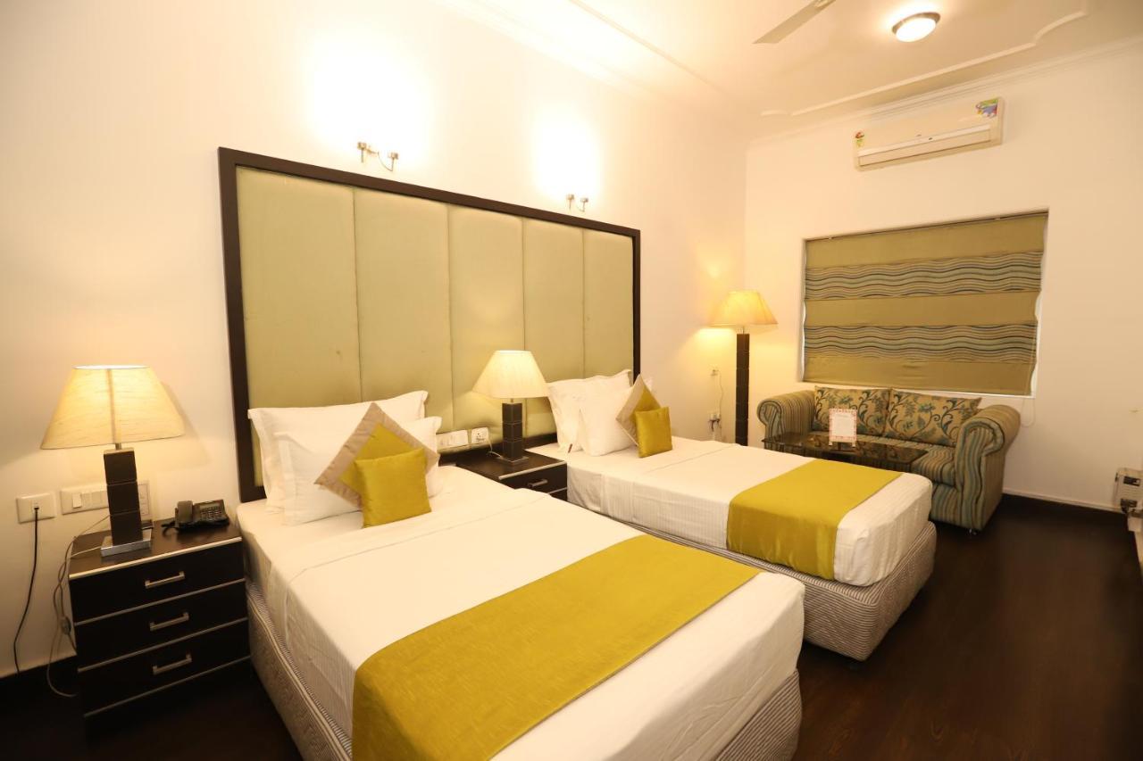 Hotel Capitol Hills - Greater Kailash Delhi New Delhi Exterior photo