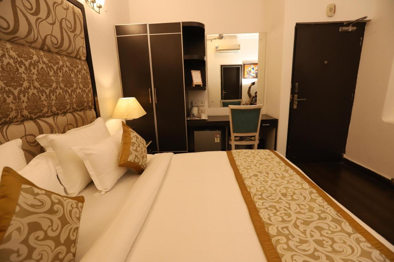Hotel Capitol Hills - Greater Kailash Delhi New Delhi Exterior photo