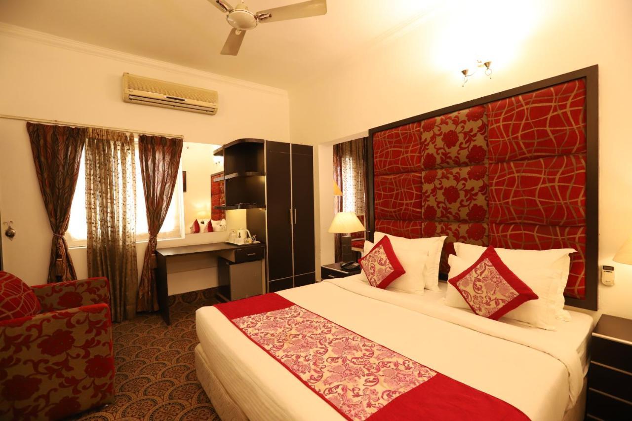 Hotel Capitol Hills - Greater Kailash Delhi New Delhi Exterior photo