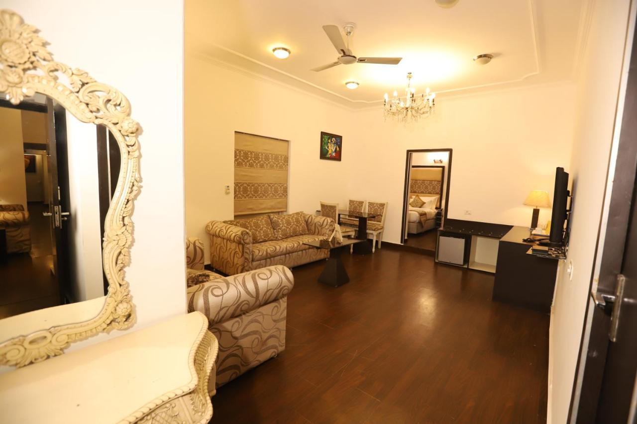 Hotel Capitol Hills - Greater Kailash Delhi New Delhi Exterior photo