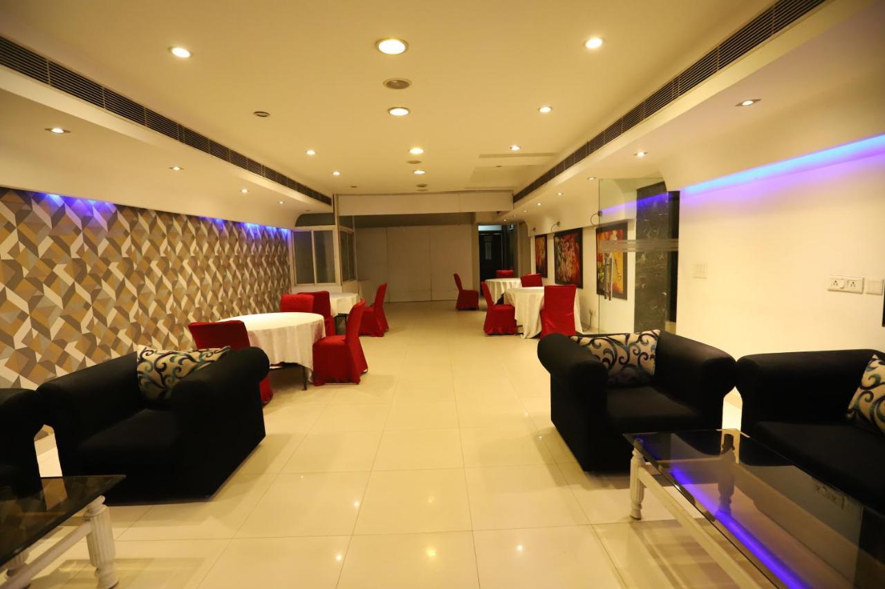 Hotel Capitol Hills - Greater Kailash Delhi New Delhi Exterior photo